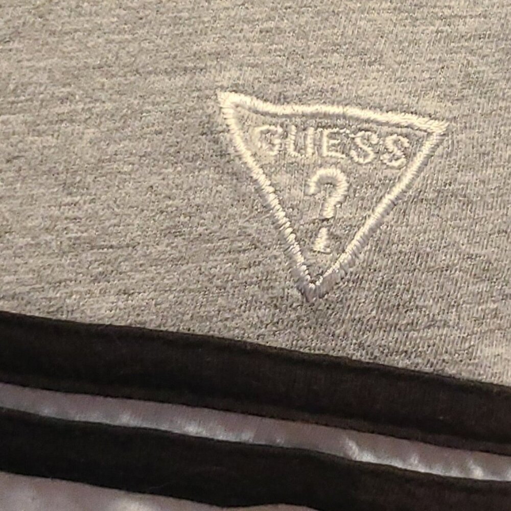 GUESS MENS SHORT RAGLAN SLEEVE COMFY CREW NECK PULLOVER  WITH LOGO SIZE XL - Picture 4 of 7